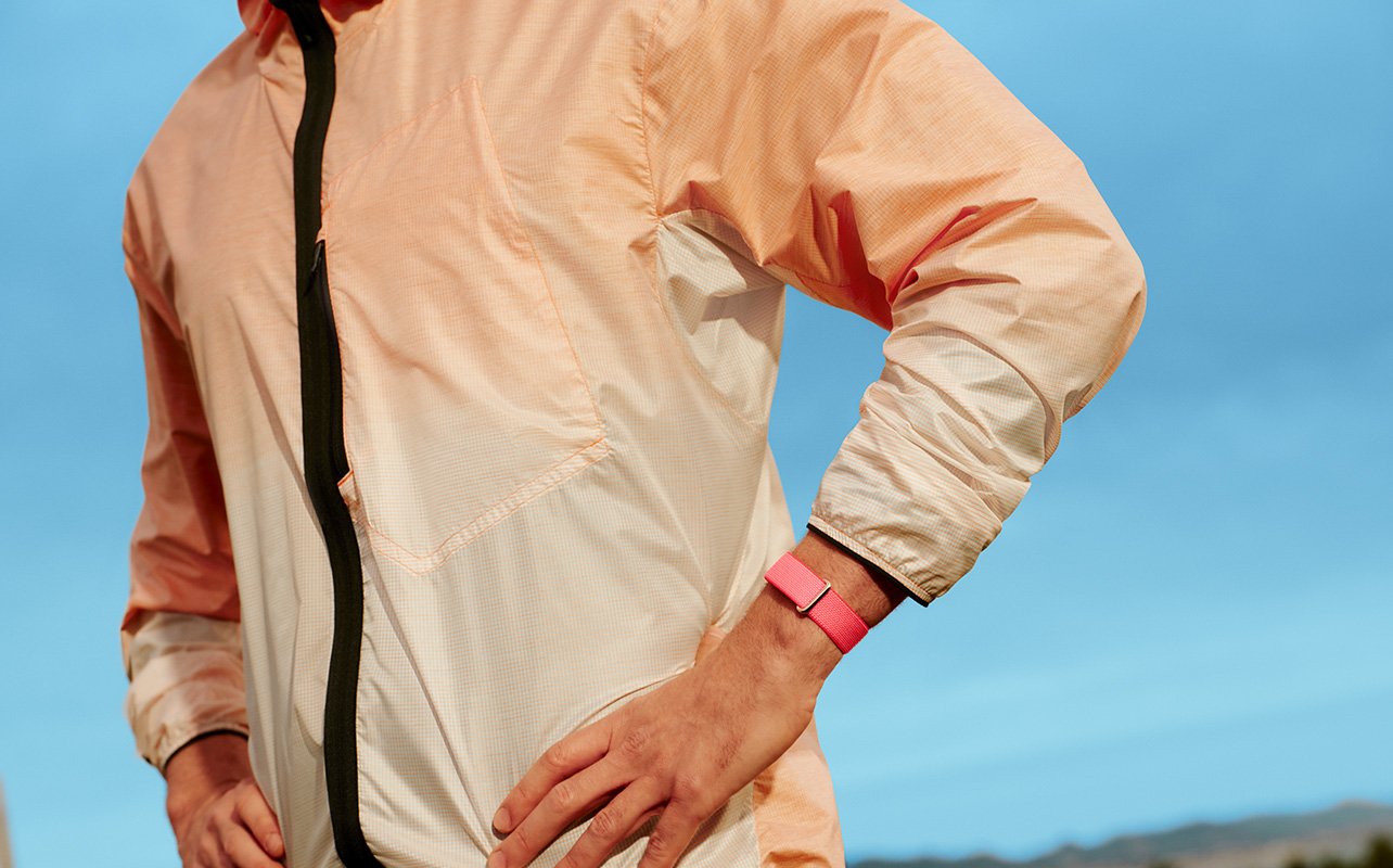 fitbit-air-man-running-berry